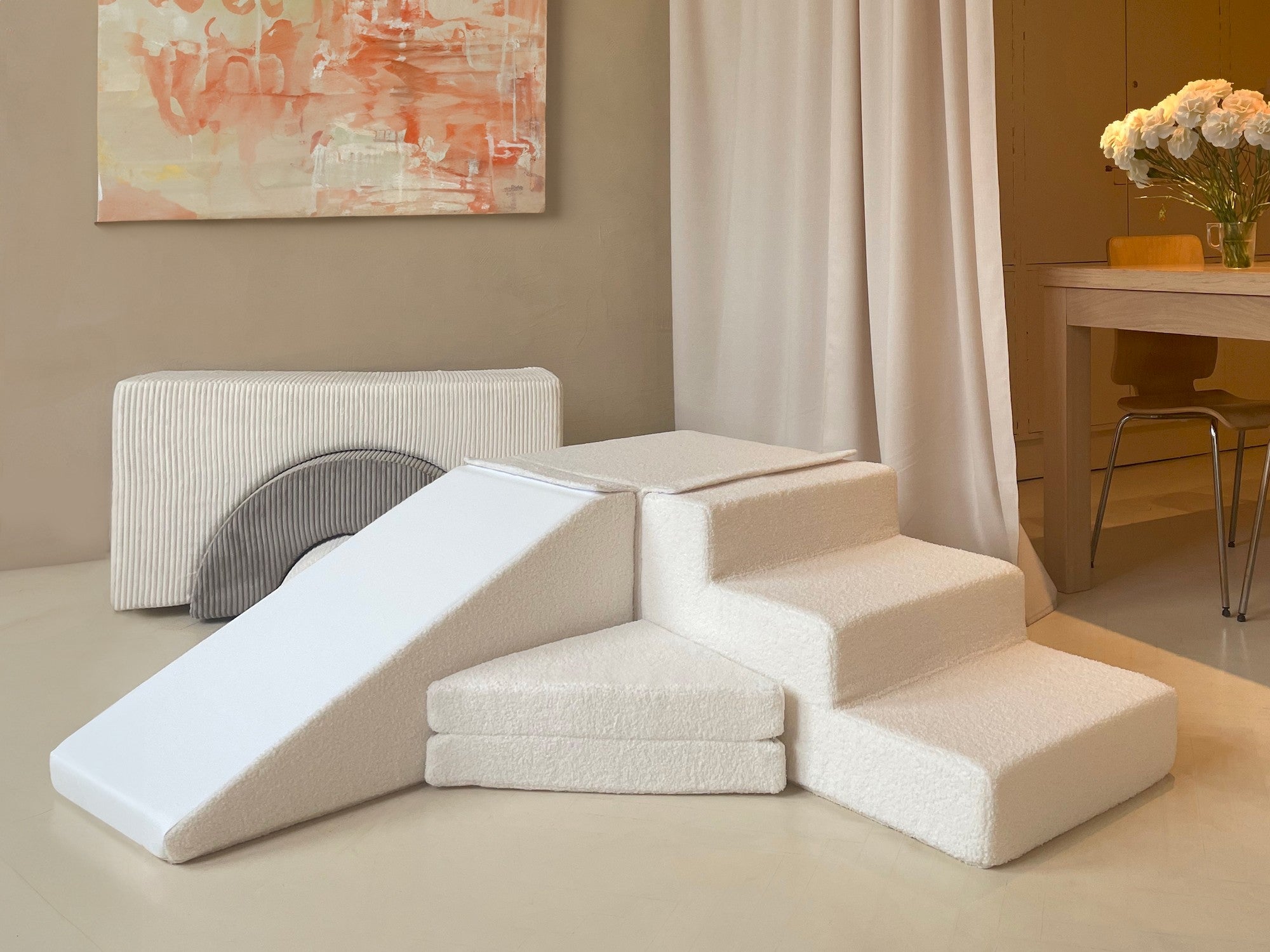 Slide and step kubbar bouclé beige