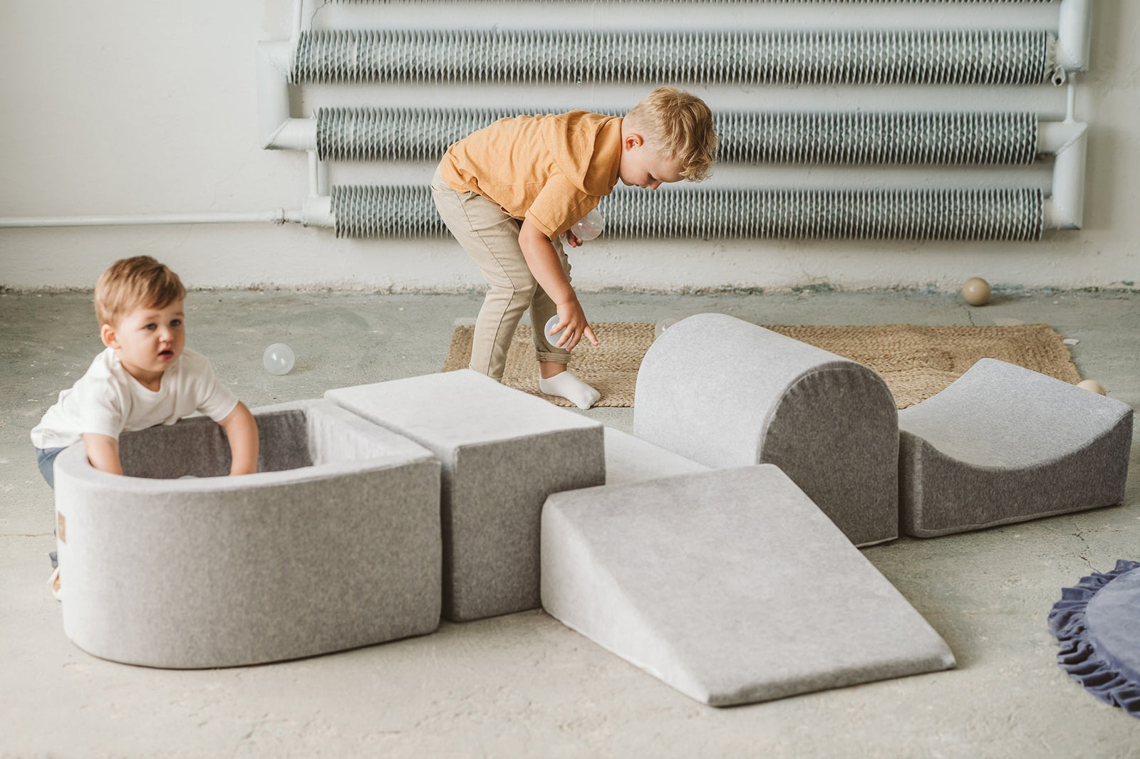 Leikbraut m. Boltalandi - Grá