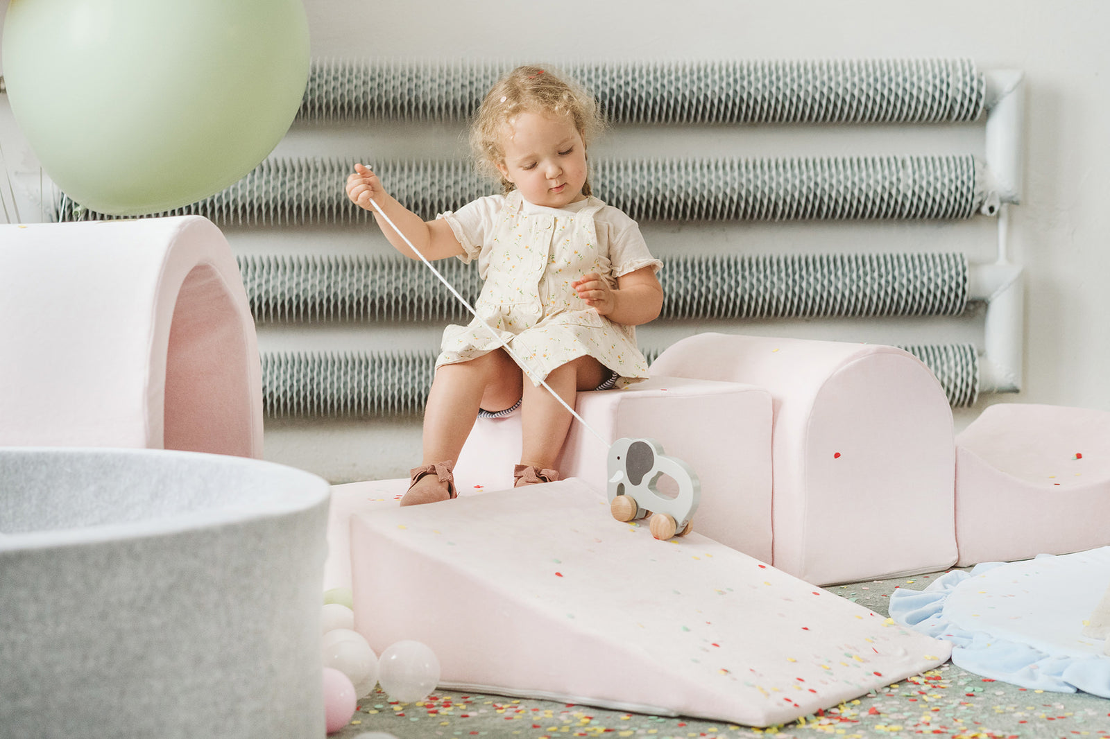 Leikbraut m. Boltalandi - Bleik