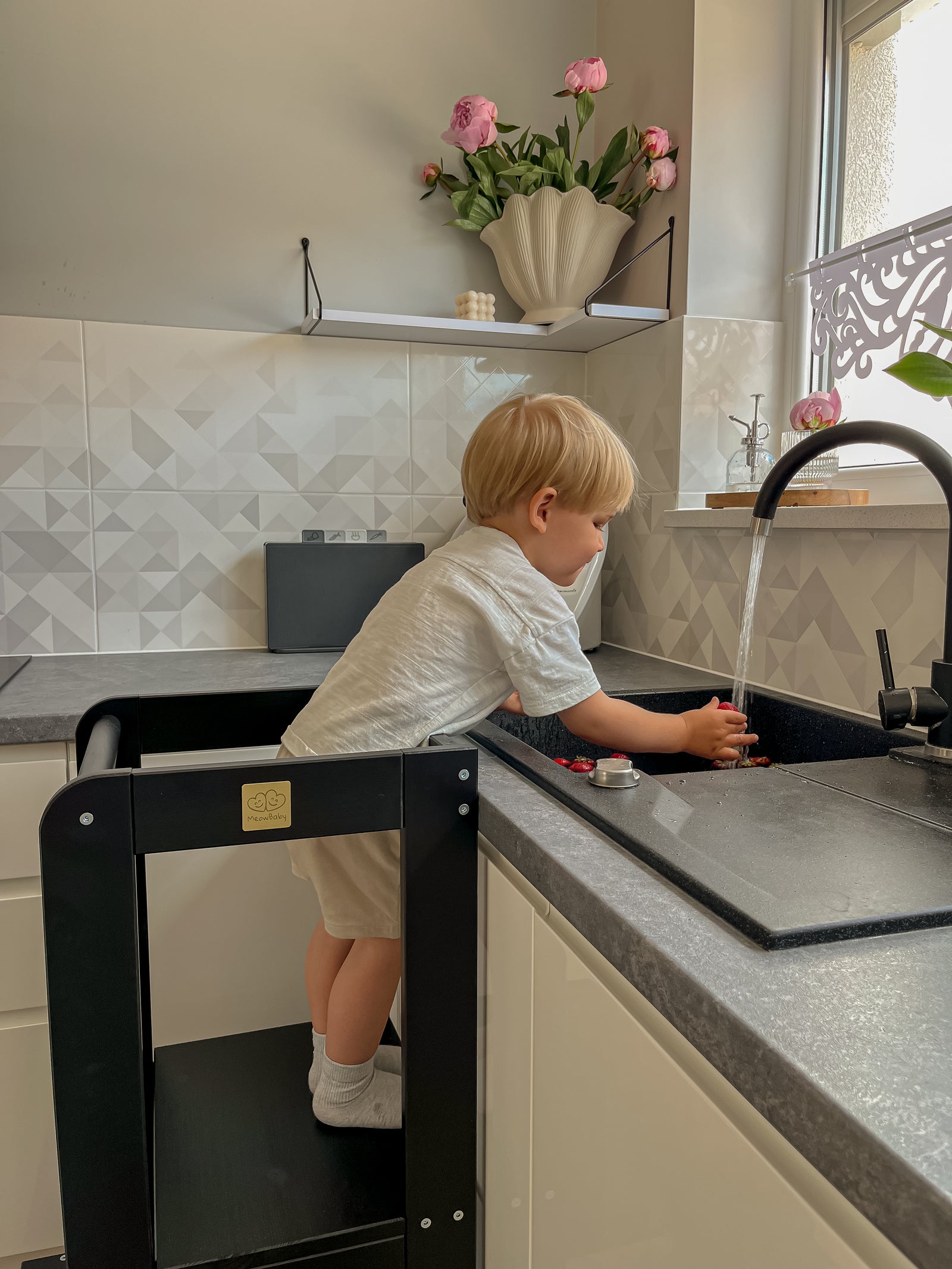 Kitchen Helper Svartur